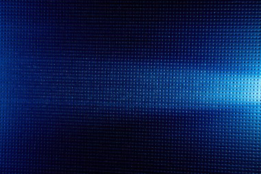 Yatay siyah bir nokta için mavi bir arka plan üzerinde beyaz ışık demeti