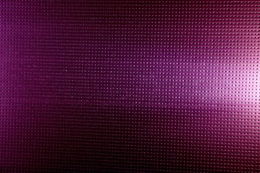 Beyaz parlaklık siyah bir nokta mor bir arka plan üzerinde