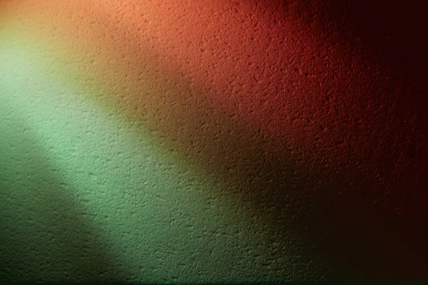 緑と赤の背景に光の平行光線 — ストック写真