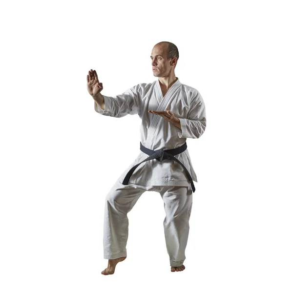 Vit Isolerad Bakgrund Vuxen Idrottare Tränar Formella Karate Övningar — Stockfoto