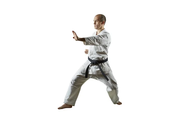 Sportoló Vonatok Karate Gyakorlatok Fehér Elszigetelt Háttér — Stock Fotó