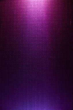 Işık Leylak ışını siyah bir nokta mor bir arka plan üzerinde yukarıdan parlar