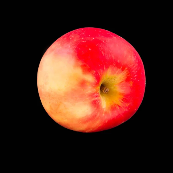 Roter Apfel Isoliert Auf Schwarzem Hintergrund — Stockfoto