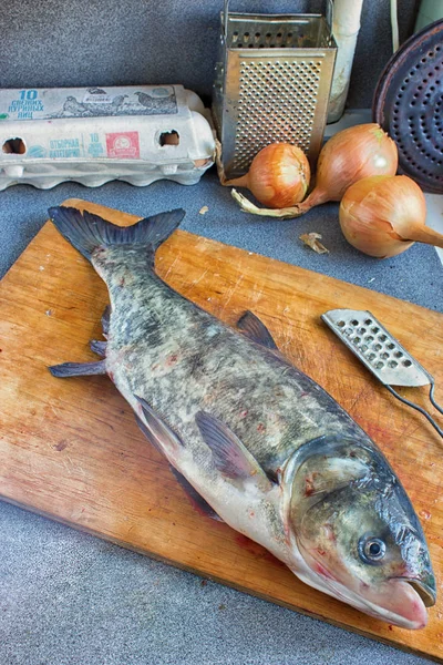 Eviscerazione Pesce Pulitore Pesce Fresco Cucina Domestica — Foto Stock
