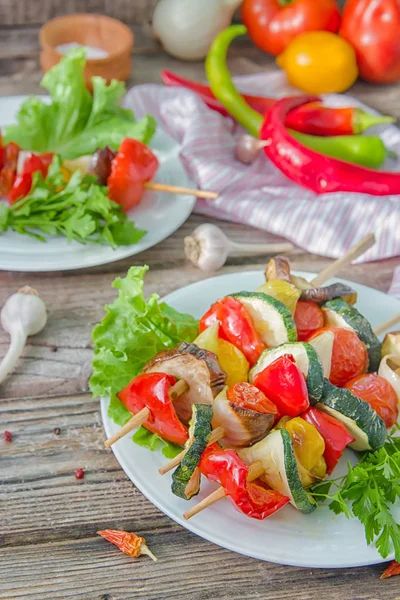 Healthy Vegetable Skewers Organic Fried Vegetable Shish Kebab Eggplant Peppers — Stock Photo, Image