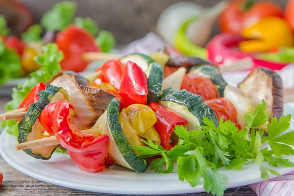 Gesunde Gemüsespieße Bio Gebratener Gemüsespieß Mit Auberginen Paprika Zucchini Tomaten — Stockfoto