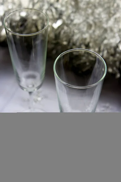 Tablo Boş Şampanya Bardağı Şenlikli Bir Akşam Yemeği Için Yemek — Stok fotoğraf