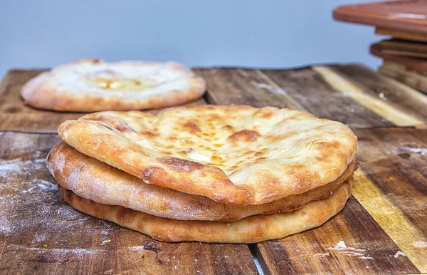 Orta Asya ve diğer doğu ülkelerinin Lezzetli Ekmek ürünleri halkları — Stok fotoğraf