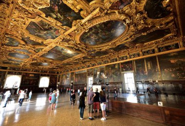 Venice, İtalya - Eylül 2017:Toursit Doge Sarayı keşfetmek 