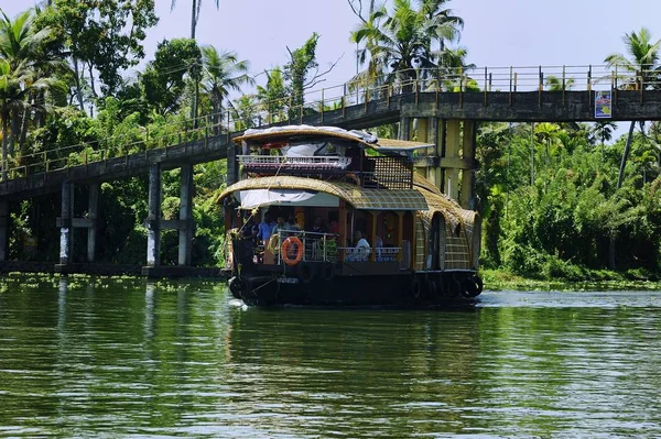 Cochin Indie Leden 2017 Tourists Říční Lodi Stojatých Vodách Kochin — Stock fotografie