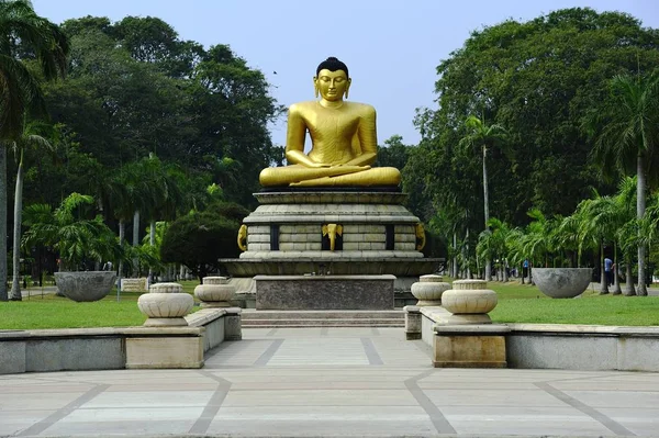Colombo Sri Lanka Styczeń 2017 Duży Złoto Buddy Placu Niepodległości — Zdjęcie stockowe