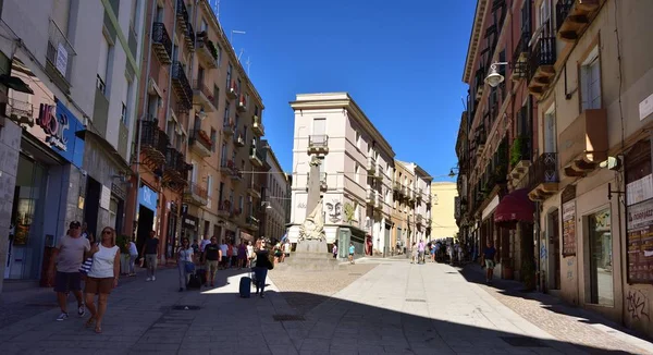 Cagliari Italy September 2017 Tourists Exploring Streets Cagliari — Stock Photo, Image