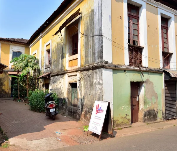 Goa India January 2017 Scooter Parked Old House — Stock Photo, Image