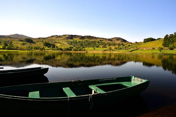 Watendlath Tarn kapalı sahilde Gezinti gemiler