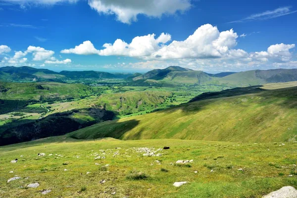 凯西克和 Bassenthwaite 从沃森的多德 — 图库照片