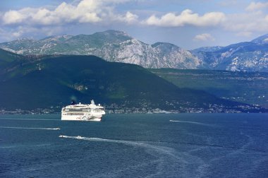 Norveçli yıldızı, Kotor, Montengero: 18 Temmuz - Cruise Gemi Kotor Koyu'ndaki bırakarak