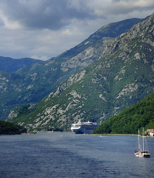 Norwegian Star Kotor Montengero Julho Navio Cruzeiro Que Sai Baía — Fotografia de Stock