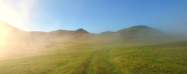 Ранним Утром Туман Хребтом Уллок Пайк — стоковое фото