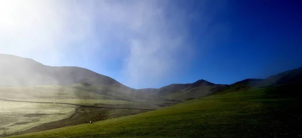 Névoa Manhã Cedo Abaixo Cume Ullock Pike — Fotografia de Stock