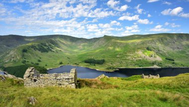 Haweswater Reservior yukarıda terk edilmiş çiftlik evi