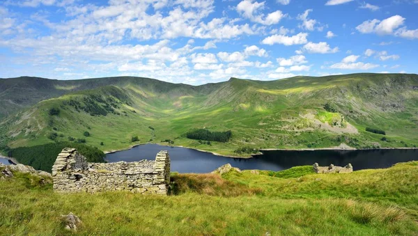 Haweswater Reservior yukarıda terk edilmiş çiftlik evi