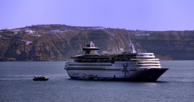 Celestyal Cruises, Santorini, Yunanistan - 8 Temmuz 2018 - Olympia ihale Santorini'de adlı