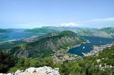 Crown Princess ve Norveç star, Kotor, Montengero: 18 Temmuz - deniz prenses ve Norveççe, çapa Kotor Bay star