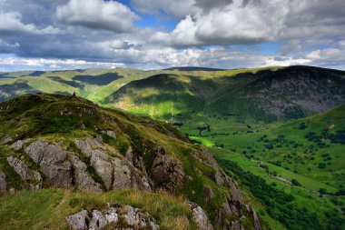 Hartsop Vadisi üzerinde güneş ışığı 