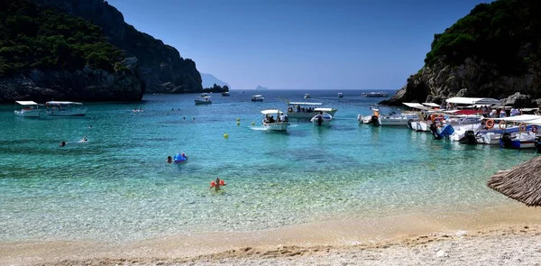 Palaiokastritsa Corfu Görögország Július Families Élvezve Palaiokastritsa Beach — Stock Fotó