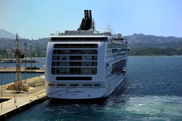 Navio Cruzeiro Atenas Grécia Julho Msc Lirica Lado Porto Corfu — Fotografia de Stock