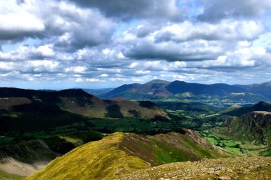 Kuzey fells üzerinde hareket Drak bulutlar