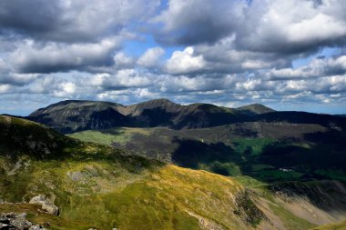 Kuzey fells üzerinde hareket Drak bulutlar