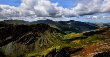 Buttermere Vadisi çevreleyen dağlar
