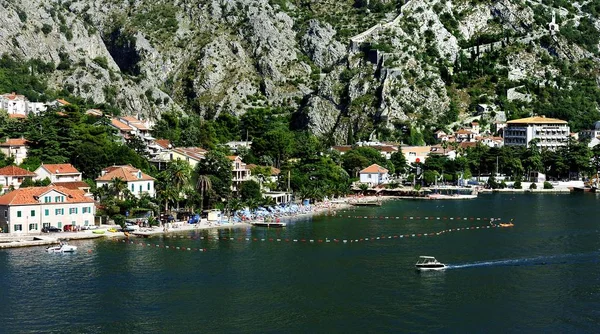 コトル湾 Montengero Swimming プールエリア コトル湾のマーク — ストック写真