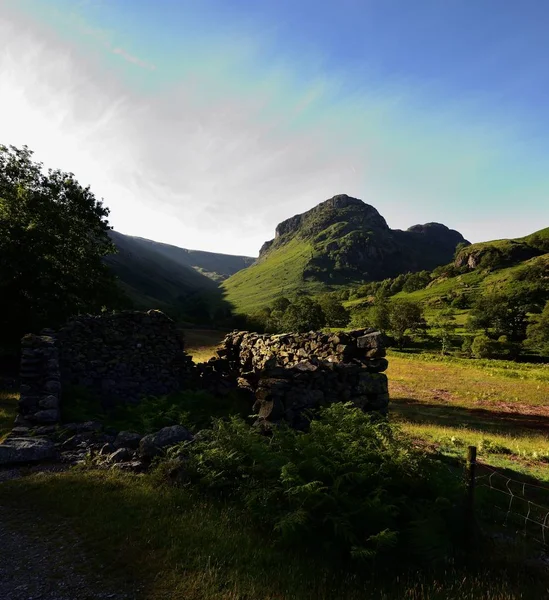 Eagle Crag Servers Crag Greenup Gill — стоковое фото