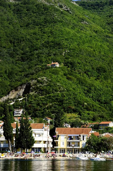 Kotor Bay Montengero Июля 2018 Года Наслаждаясь Солнцем Маленьком Пляже — стоковое фото