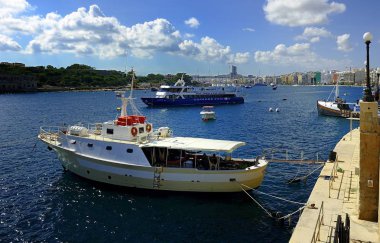 Sliema, Malta - 10 Temmuz 2018:Guadalupe ve yeşim Sliema limanında