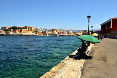 Hanya, Girit-5 Temmuz 2018: Hanya limanında yalnız balıkçı balıkçılık