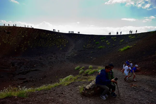 Etna Szicília Július 2018 Séta Gerincen Azon Belül Kráter — Stock Fotó