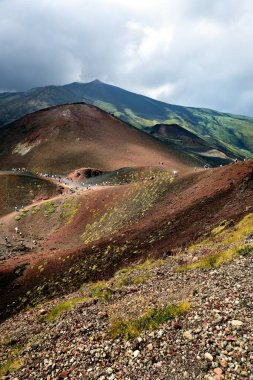 Etna Dağı, Sicilya-11 Temmuz 2018-tepe boyunca yürüyüş ve kraterin içinde