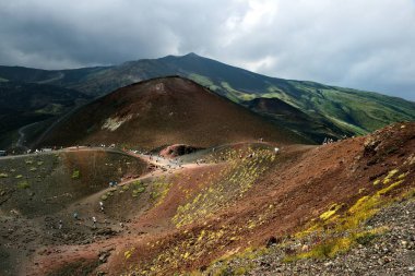 Etna Dağı, Sicilya-11 Temmuz 2018-tepe boyunca yürüyüş ve kraterin içinde