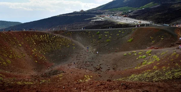 Mount Etna Sicílie Červenec 2018 Chůze Hřebeni Uvnitř Kráteru — Stock fotografie