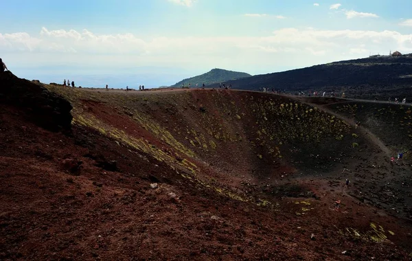 西西里岛埃特纳山 2018年7月11日 沿着山脊和火山口内行走 — 图库照片