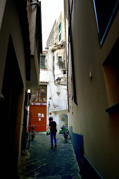 Amalfi Italy 12Th July 2018 Exploring Narrow Streets Amalfi — Stock Photo, Image