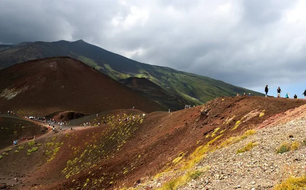 Etna Szicília Július 2018 Séta Gerincen Azon Belül Kráter — Stock Fotó