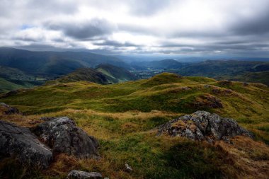 Grasmere üzerinde karanlık fırtına bulutlar