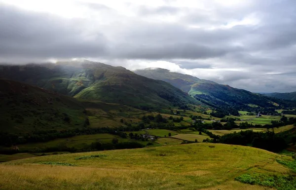 Nuvens escuras sobre Grassmere — Fotografia de Stock