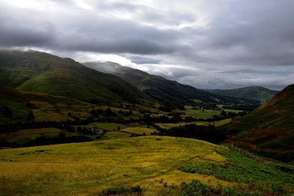 Dunkle Wolken über Grasmere — Stockfoto