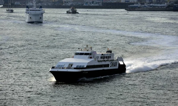 SNAV Altair покидает порт Неаполя — стоковое фото
