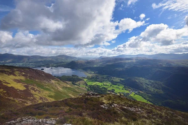 Derwent Water en Keswick van hoge Spy — Stockfoto